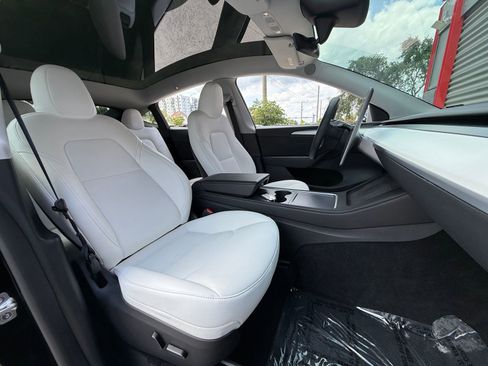 Used 2023 Tesla Model Y Long Range AWD/4WD image 16