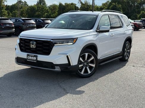 Used 2023 Honda Pilot Elite image 3