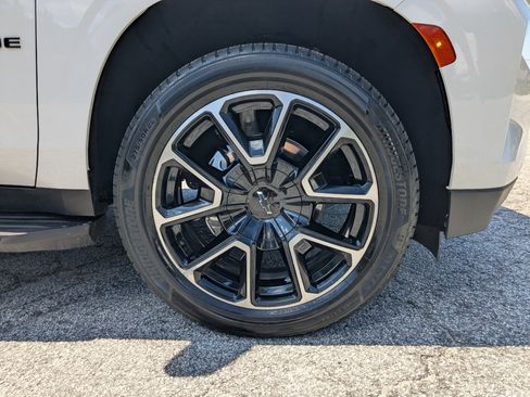 Used 2022 Chevrolet Tahoe RST w/ Luxury Package RWD image 9