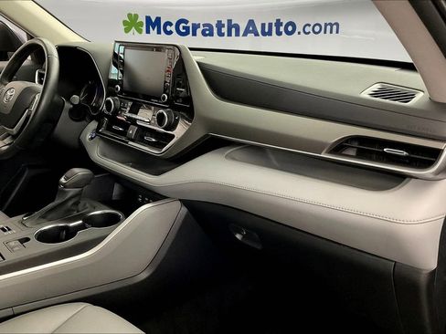 Used 2022 Toyota Highlander XLE image 20