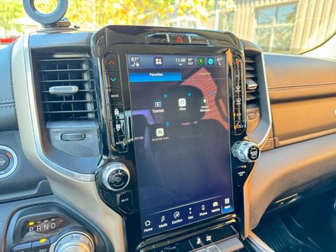 Used 2022 RAM 1500 Laramie AWD/4WD image 18