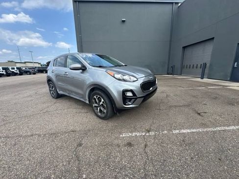 Used 2022 Kia Sportage LX AWD/4WD image 4