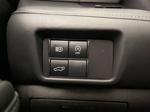 Certified 2025 Toyota Highlander LE image 28