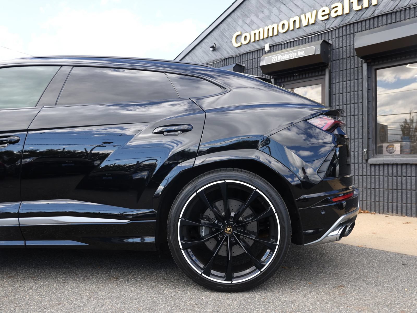 Used 2021 Lamborghini Urus AWD/4WD image 10