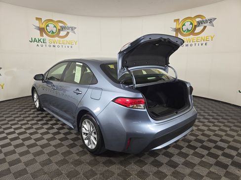 Used 2021 Toyota Corolla LE image 29