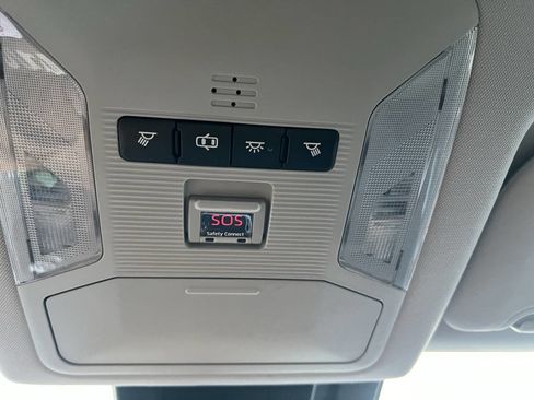 Used 2019 Toyota RAV4 LE image 33