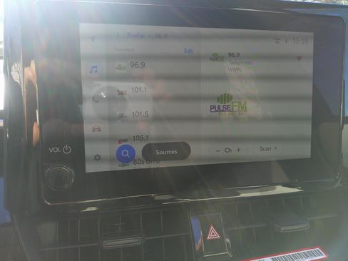 Used 2025 Toyota Corolla Cross L image 24