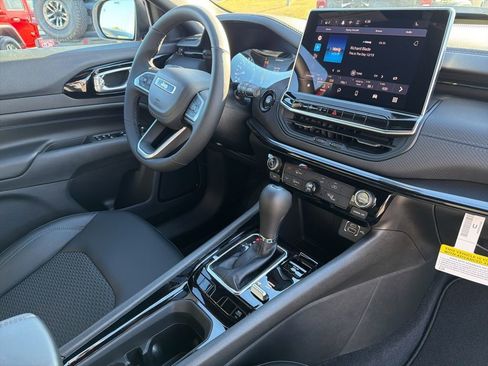 New 2026 Jeep Compass Latitude image 25