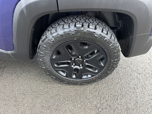 Used 2019 Jeep Renegade Sport image 24