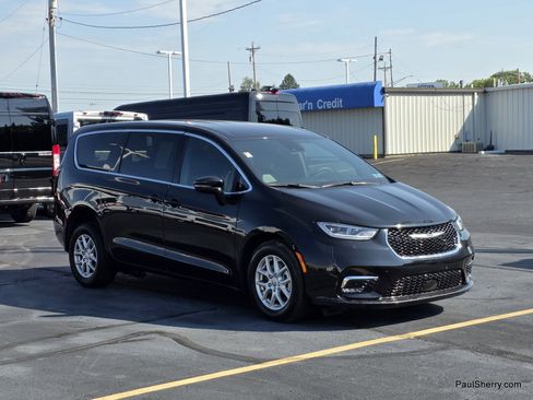 Used 2026 Chrysler Pacifica Select FWD image 5
