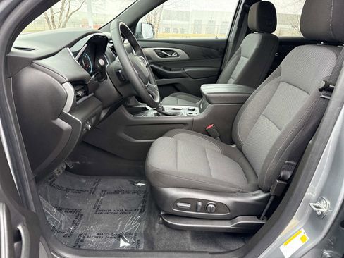 Used 2023 Chevrolet Traverse LT image 23