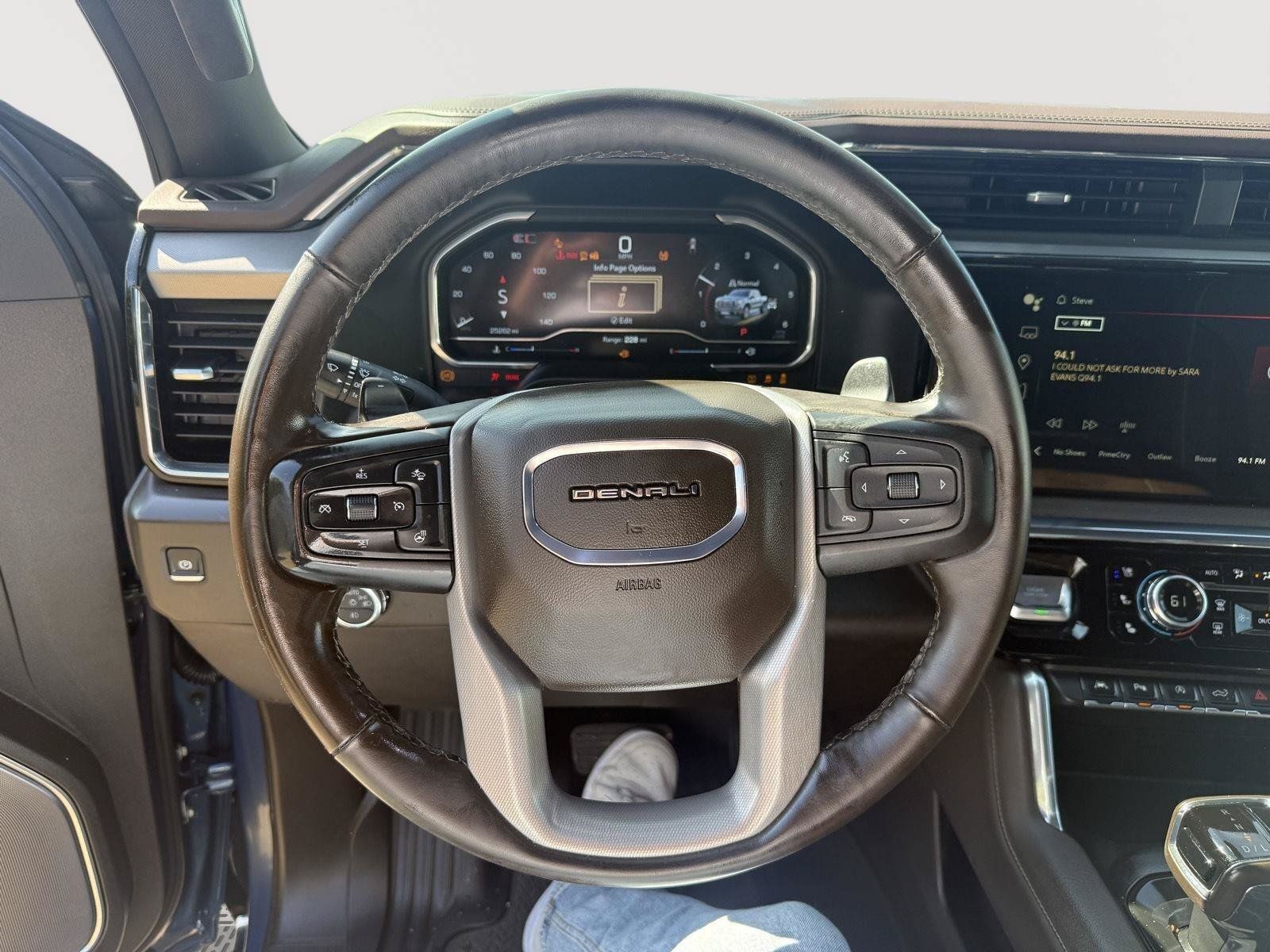Used 2025 GMC Sierra 1500 Denali w/ Denali Reserve Package AWD/4WD image 14