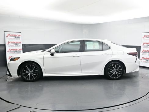 Used 2023 Toyota Camry SE FWD image 5