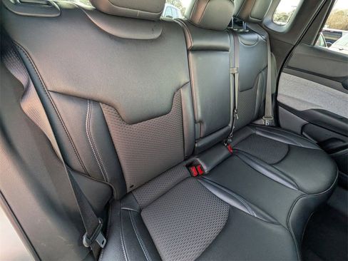 Used 2024 Jeep Compass Latitude image 23