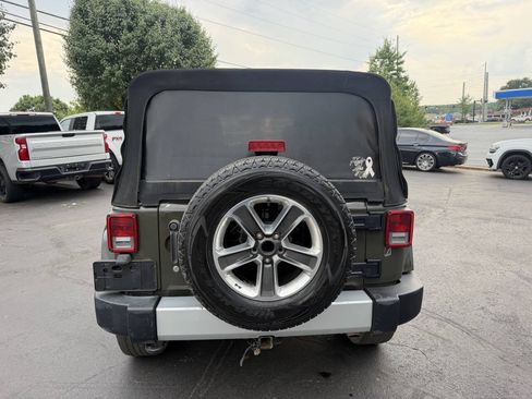 Used 2015 Jeep Wrangler Unlimited Sahara w/ Dual Top Group AWD/4WD image 6