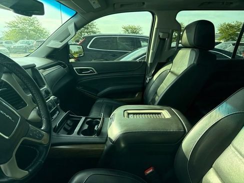 Used 2019 GMC Yukon XL Denali w/ Denali Ultimate Package AWD/4WD image 7