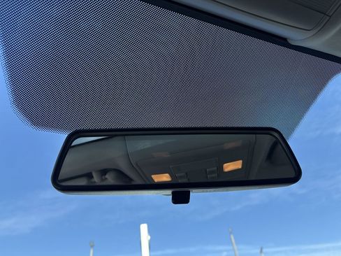 Used 2022 Volkswagen Taos SE image 32