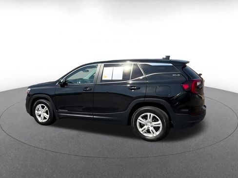 Used 2024 GMC Terrain SLE FWD image 8