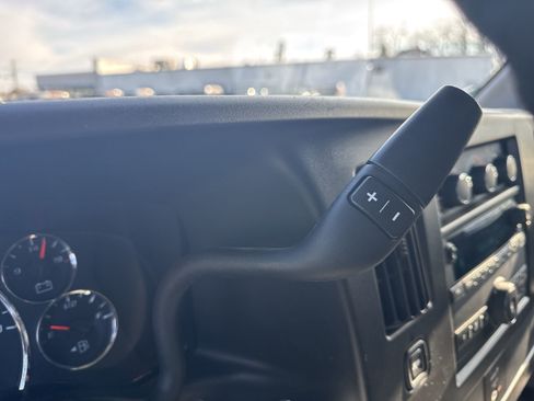 Used 2024 GMC Savana 2500 w/ Driver Convenience Package image 15