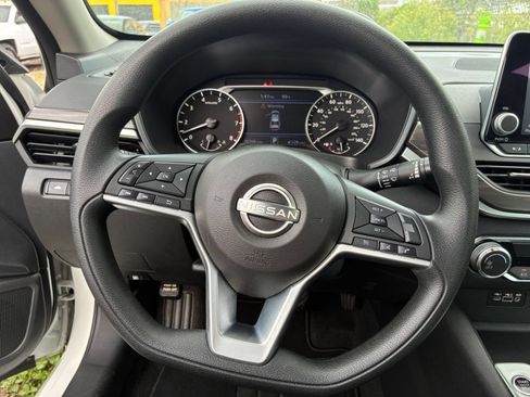 Used 2025 Nissan Altima 2.5 SV FWD image 22