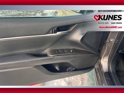 Used 2024 Toyota Camry SE image 7