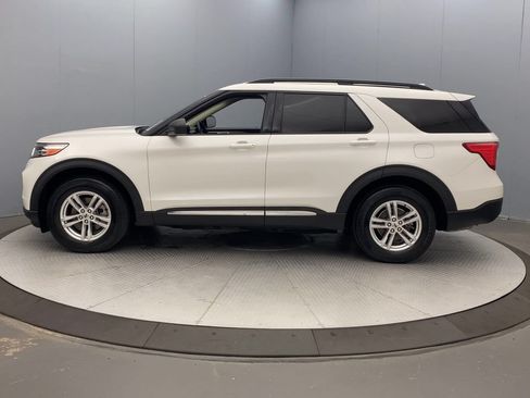 Used 2020 Ford Explorer XLT w/ Comfort Package AWD/4WD image 2