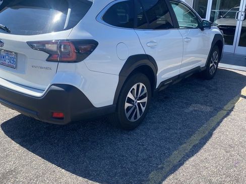 Used 2024 Subaru Outback Premium AWD/4WD image 3