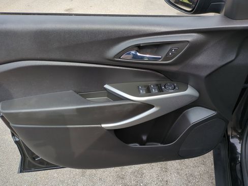 Certified 2024 Chevrolet Trax RS w/ Sunroof Package FWD image 22