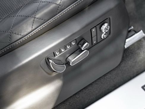 Used 2018 Bentley Bentayga image 43