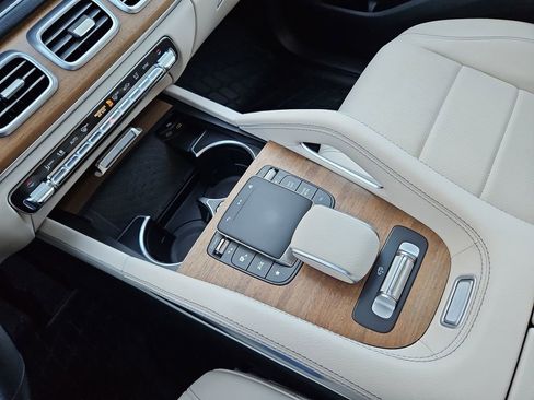 Used 2024 Mercedes-Benz GLS 450 4MATIC image 21