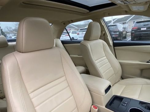 Used 2015 Toyota Camry XLE image 18