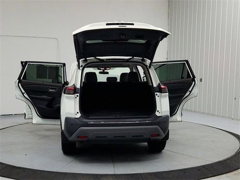 Used 2021 Nissan Rogue SV w/ Premium Package image 14