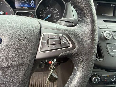 Used 2015 Ford Focus SE w/ SE Cold Weather Package FWD image 23