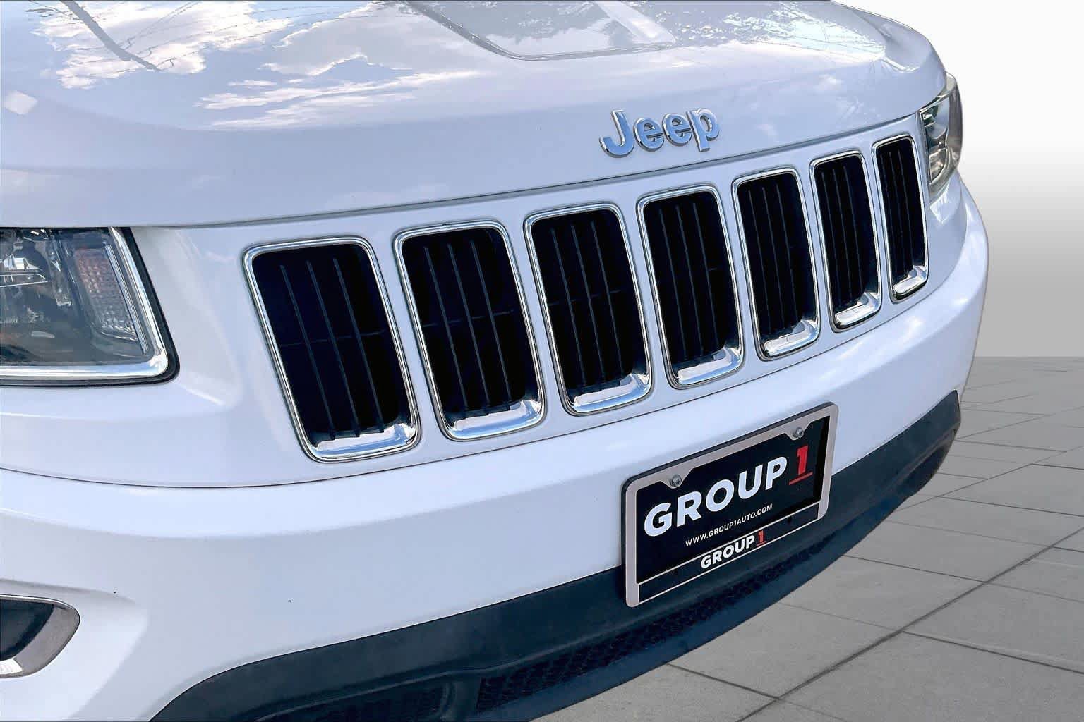 Used 2014 Jeep Grand Cherokee Laredo w/ 18" Wheel & 8.4" Radio Group RWD image 25