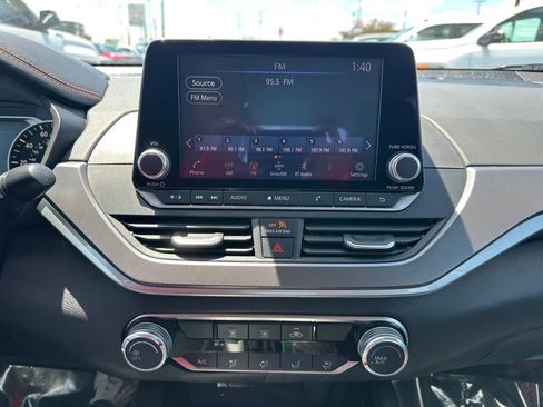 Used 2024 Nissan Altima 2.5 SR FWD image 16