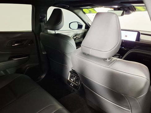 Used 2024 Toyota Crown Platinum AWD/4WD image 11
