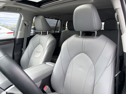 Used 2023 Toyota Highlander Limited AWD/4WD image 8