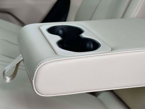 Used 2023 Jeep Grand Cherokee Limited w/ Luxury Tech Group II image 13