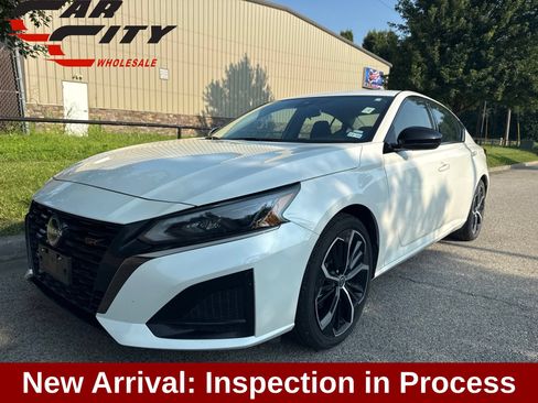 Used 2024 Nissan Altima 2.5 SR FWD image 1