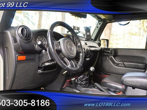 Used 2017 Jeep Wrangler Rubicon AWD/4WD image 12