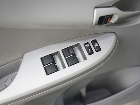 Used 2010 Toyota Corolla LE FWD image 18