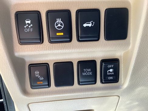 Used 2019 Nissan Pathfinder SL AWD/4WD image 26