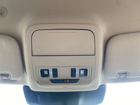 Used 2021 Ford Explorer XLT w/ Equipment Group 202A image 23