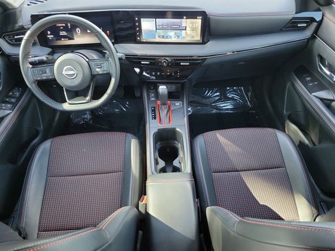 Certified 2025 Nissan Kicks SR FWD image 21
