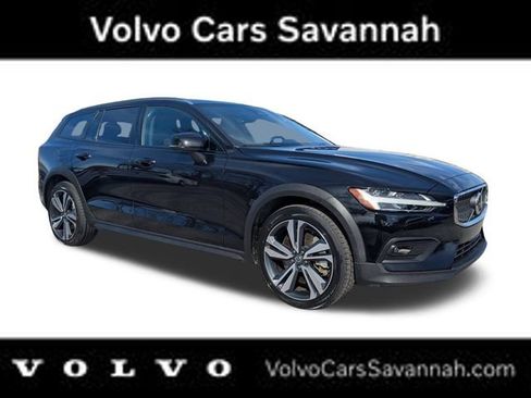 Certified 2025 Volvo V60 B5 Cross Country Plus image 1