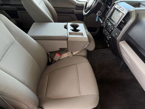 Used 2017 Ford F150 XLT w/ Equipment Group 302A Luxury AWD/4WD image 11