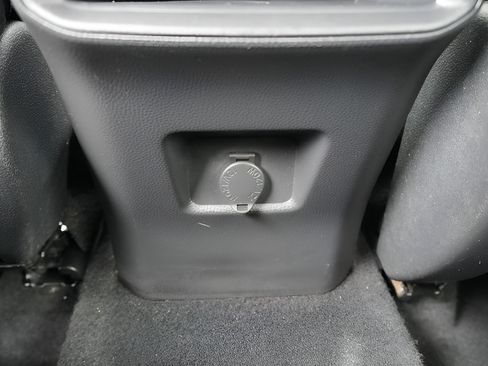 Used 2021 Toyota RAV4 LE AWD/4WD image 17