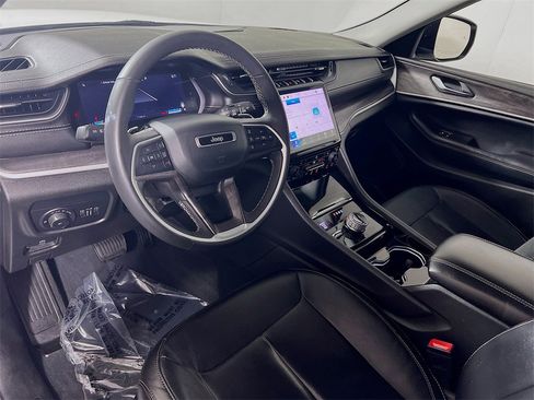 Used 2023 Jeep Grand Cherokee Limited image 10