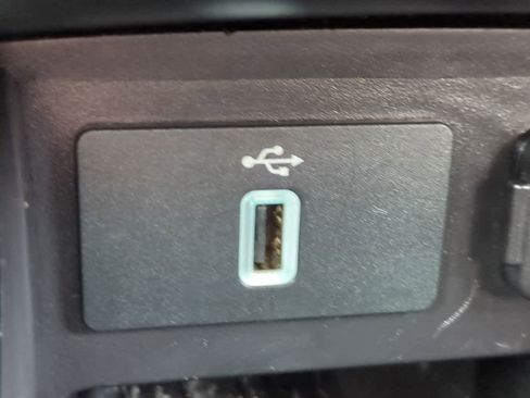 Used 2018 Ford Explorer XLT w/ Equipment Group 201A FWD image 21