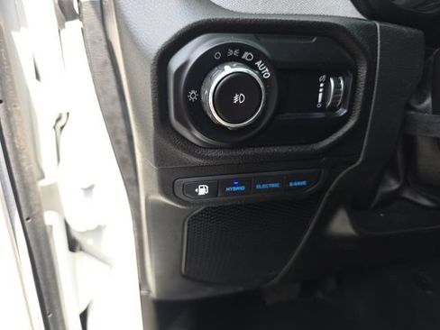 Used 2024 Jeep Wrangler Unlimited w/ Convenience Group AWD/4WD image 15